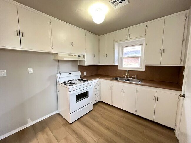 Building Photo - 2 Bed 1 Bath in Bethany