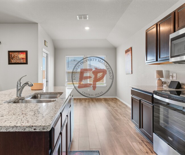 Foto del edificio - 7208 Guadalupe Rd