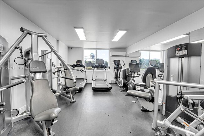 Foto del edificio - 919 Hillcrest Dr