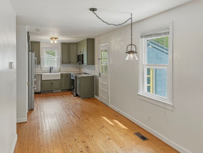 Building Photo - 3 Bedroom House in Eastern Henrico