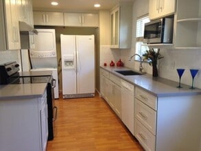 Building Photo - 1676 Blue Jay Dr