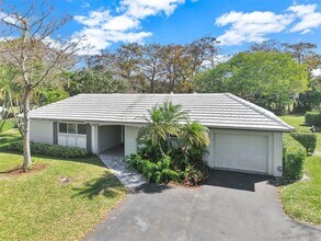 Building Photo - 820 E Cypress Ln