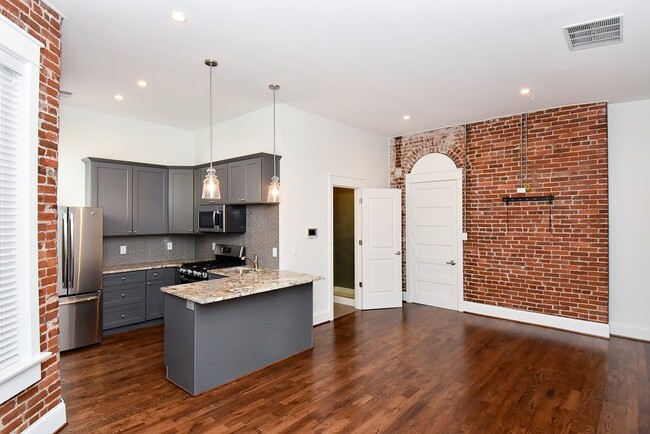 Building Photo - 1762 Frankfort Ave