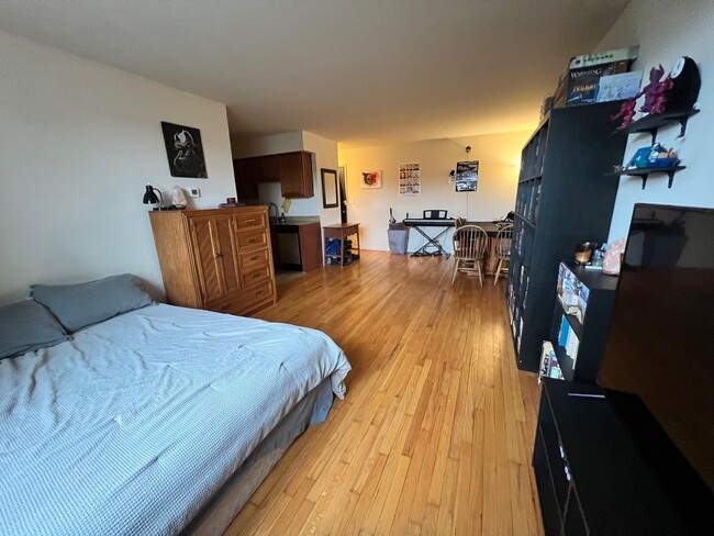 Living Area - Greenview Apartments