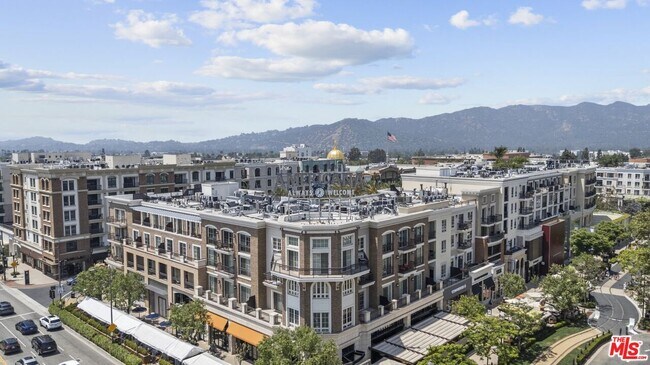 Foto del edificio - 317 Caruso Ave
