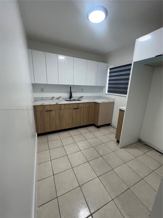 Foto del edificio - 590 NW 65th St