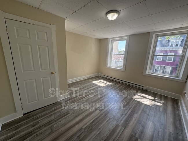 Building Photo - 40 E Washington St