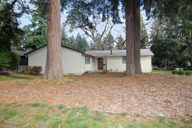 Foto del edificio - Gorgeous, Remodeled 3 Bed/2 Bath Mid-Century Ranch on Huge Lot – Lake Oswego!