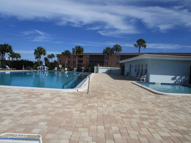 Foto del edificio - 719 S Beach St