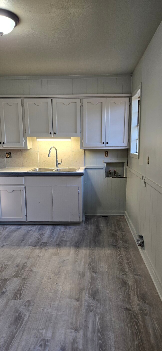 Building Photo - 1610 S 10th St