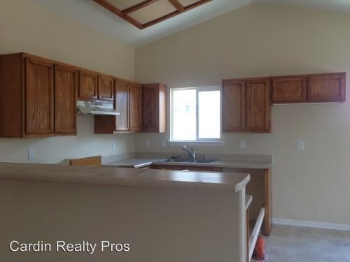 Building Photo - 614 Brook Ln