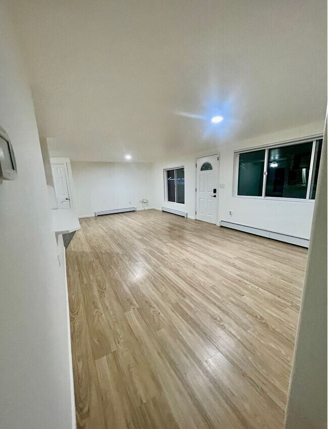 Foto del edificio - Fantastic 4 bedroom home on a large lot with a fenced in back yard in Eagle River! Available now