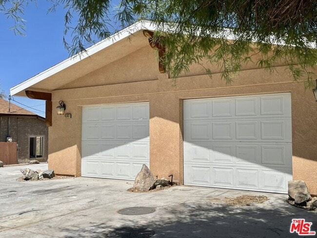 Foto del edificio - 6587 Oasis Ave