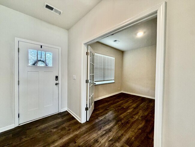 Building Photo - 517 Bonifay Dr