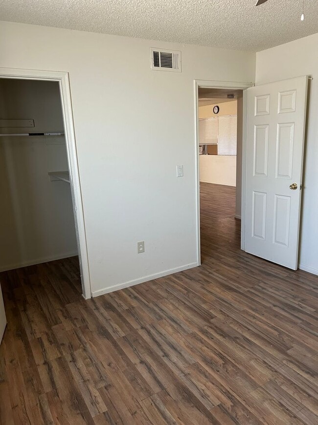 Building Photo - 2 Bedroom Holbrook Rental