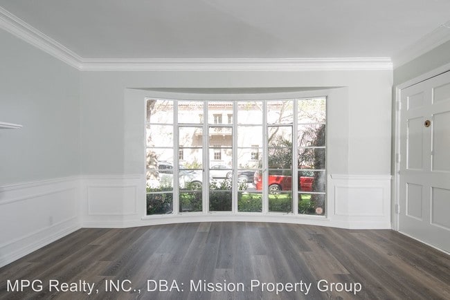 Building Photo - 153 S Linden Dr