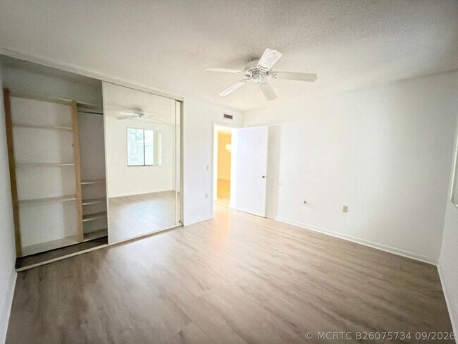 Foto del edificio - 2581 Village Blvd