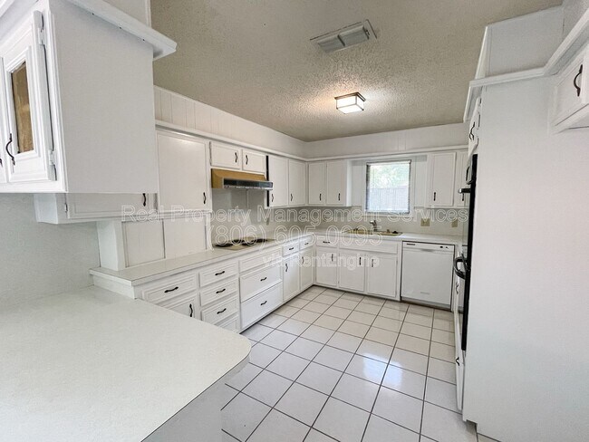 Foto del edificio - 4424 76th St