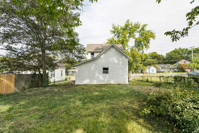 Foto del edificio - 2206 Keith Ave