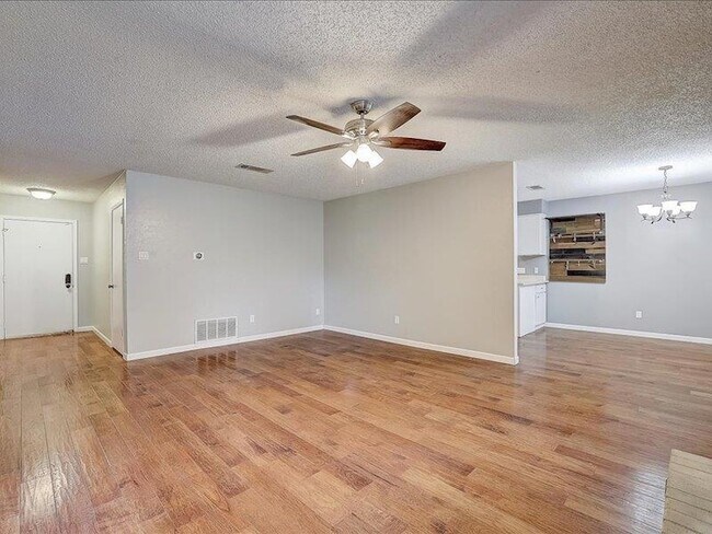 Foto del edificio - 10906 Meadgreen Ct
