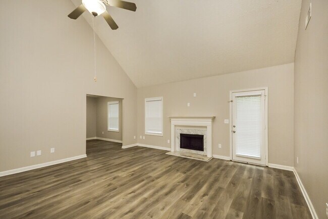 Foto del edificio - 609 Honey Creek Rd