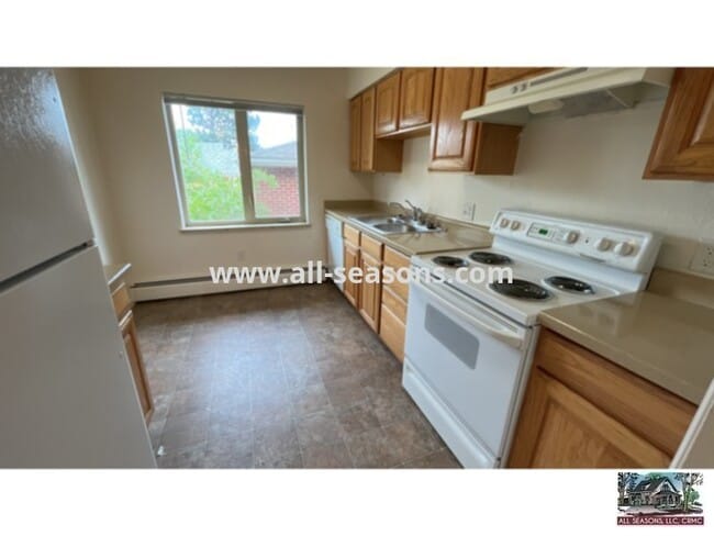 Photo - Spacious Duplex Unit near Old Broadmoor Rd House