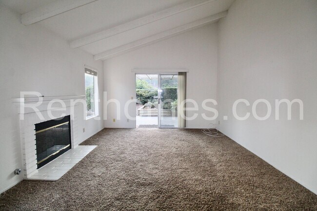Building Photo - 2348 Briarwood Pl