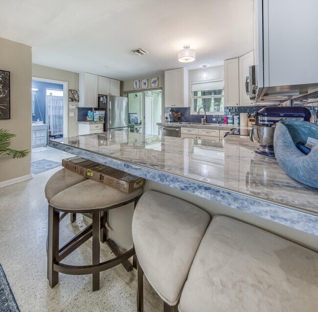 Foto del edificio - 1612 N Ocean Breeze