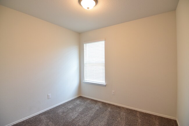 Foto del edificio - 2026 Bee Crk Lp