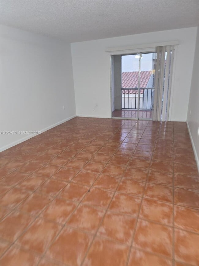 Foto del edificio - 6094 Forest Hill Blvd