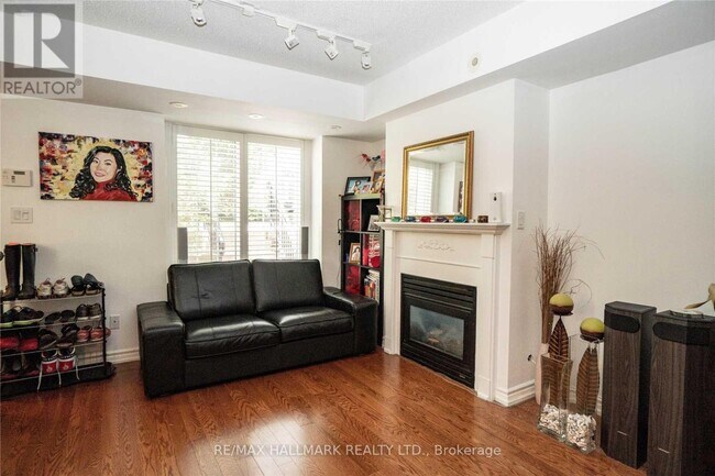 Building Photo - 5-1515 Everson Dr