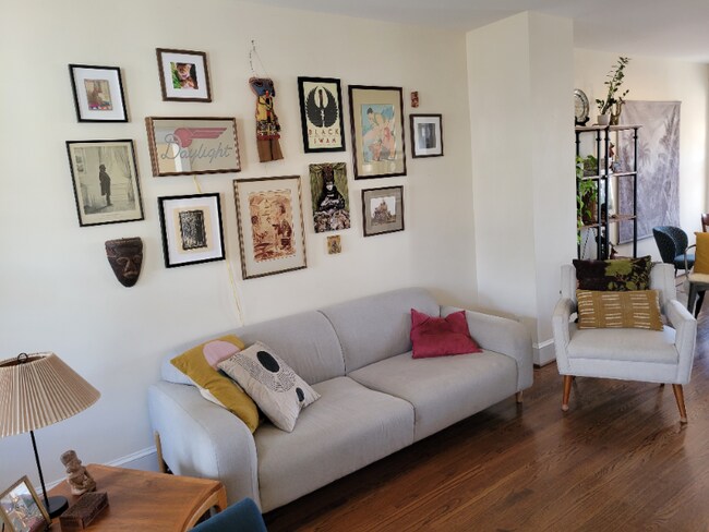 Foto del edificio - 3122 Warder St NW