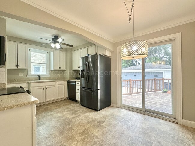 Building Photo - Charming Royal Oak 3-Bed with Sunroom, Dec...
