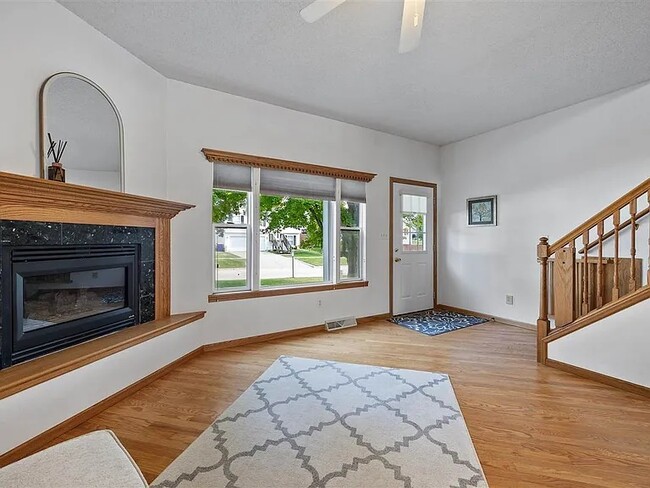 Building Photo - 515 Potter St