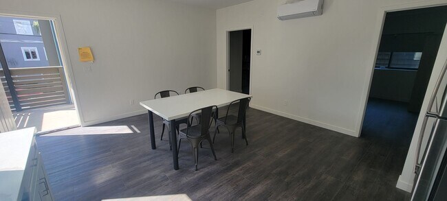 Building Photo - Fully Furnished-3rd Floor-Double Room avai...