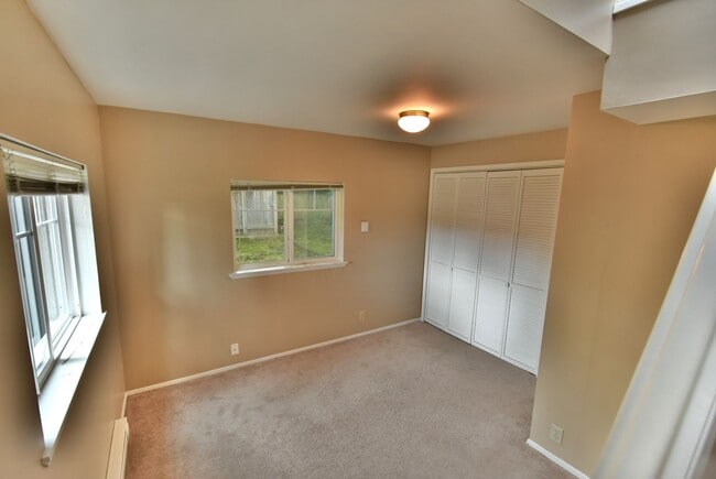 Building Photo - 13702 Densmore Ave N