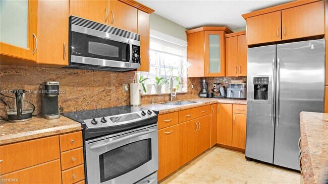 Building Photo - 3 br, 2.5 bath House - 8252 NW 192nd Ter