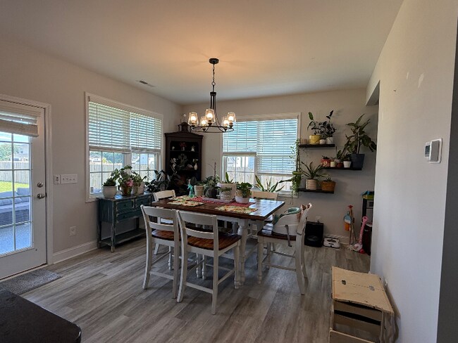 Building Photo - 156 Briar Den Ct