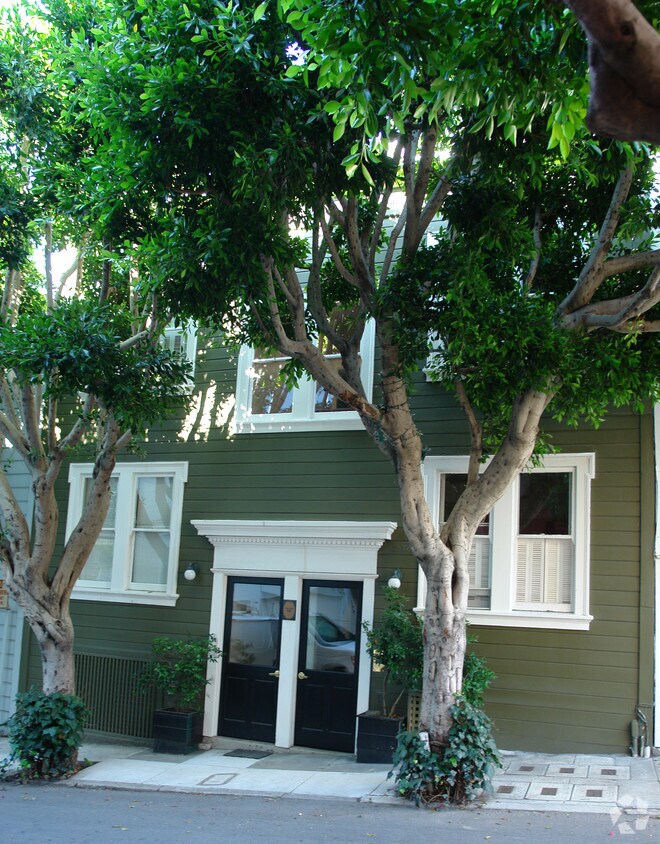 Building Photo - 152 Pfeiffer St