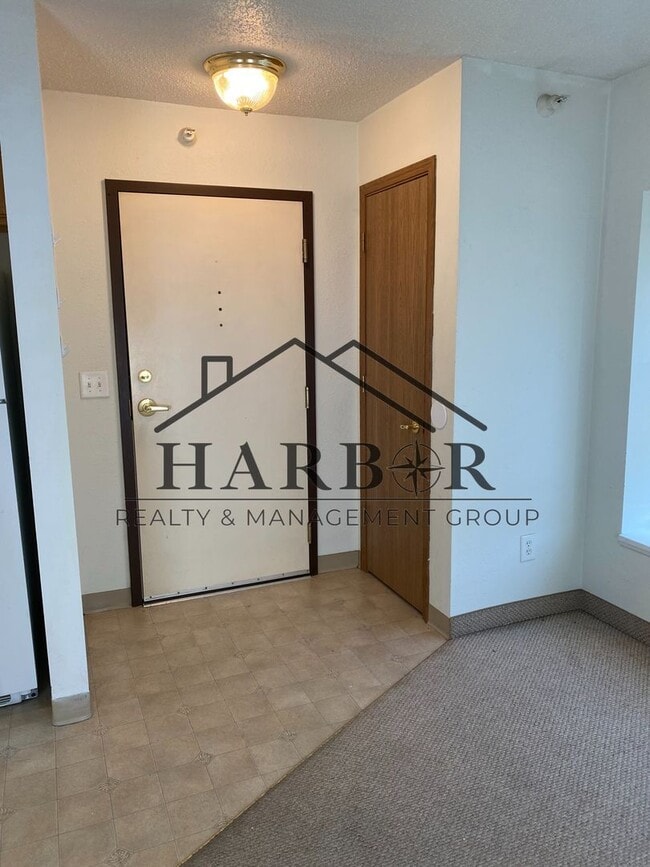 Building Photo - 146 S Broadway Ave