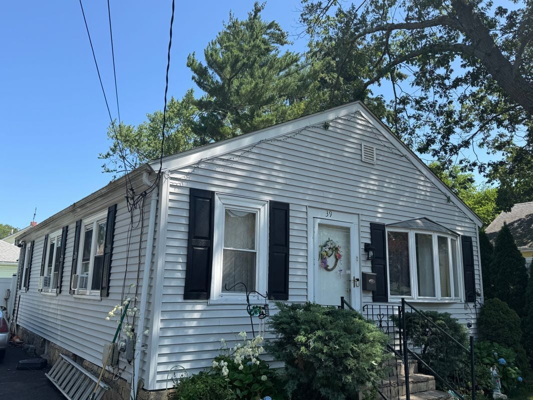 Primary Photo - 39 Dryden Blvd