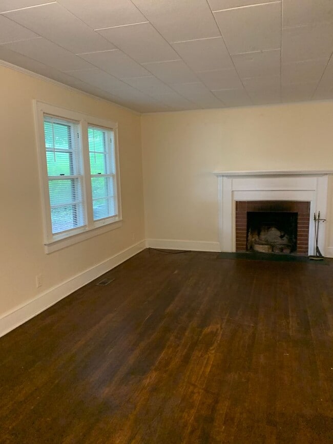 Building Photo - 225 Pine St