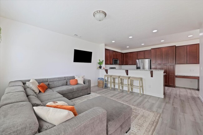 Foto del edificio - 5720 Cherry Ln