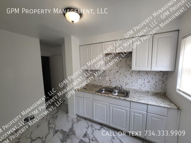 Building Photo - 8666 Schaefer Hwy