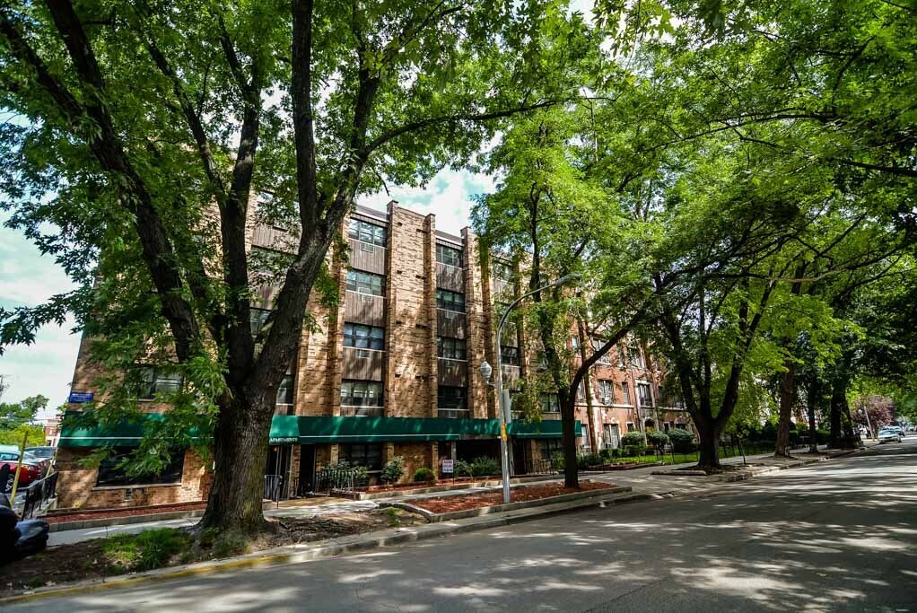 Foto principal - 665 W Wrightwood Ave