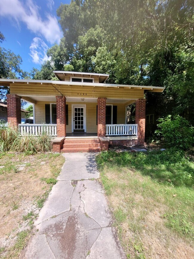 Foto del edificio - Charming 2BR Home in the Heart of the Hist...