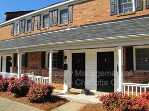 Building Photo - 1336 Green Oaks Ln