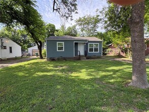 Building Photo - 206 W Sliger Dr