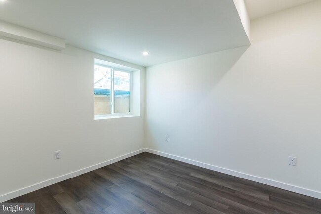 Foto del edificio - 5303 Chester Ave