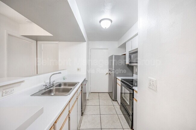 Foto del edificio - 3012 Parkway Blvd